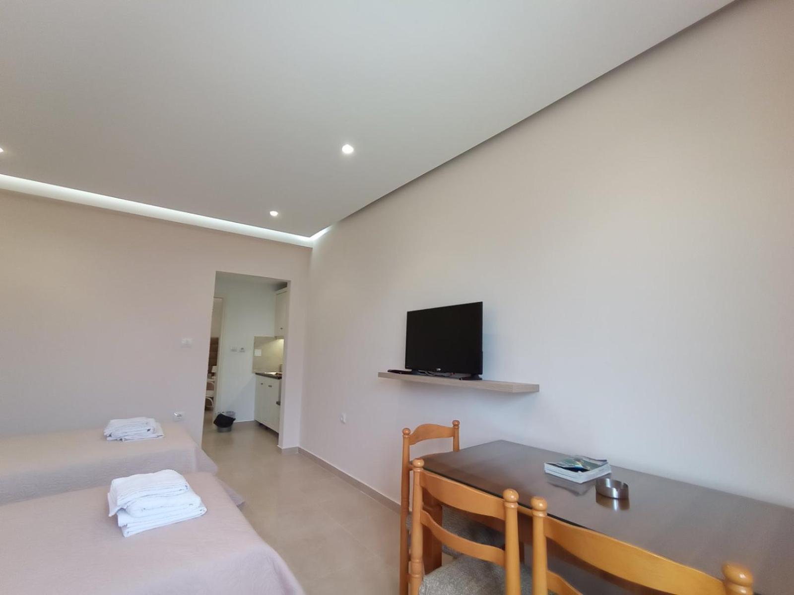 Achilles Apartments Sarandë Buitenkant foto