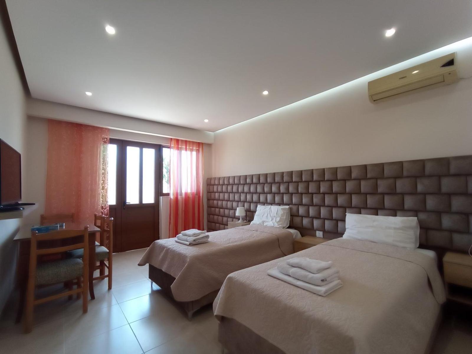 Achilles Apartments Sarandë Buitenkant foto